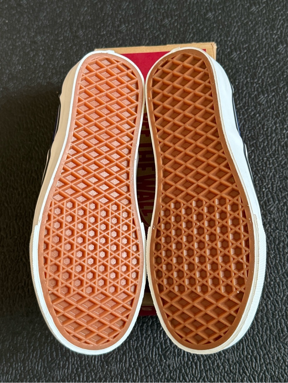 Van’s Classic Slip On - Picture 3 of 4